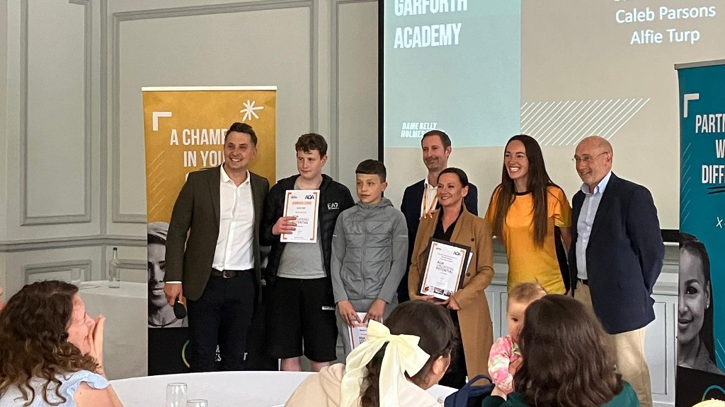 Ƶ Trustee Mark Allen (right) and Dame Kelly Holmes CEO Martin Talbot (centre, back row), presenting students from Garforth Academy with their certificates